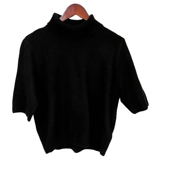 H&M Sweaters - H&M black short sleeve turtleneck size medium
